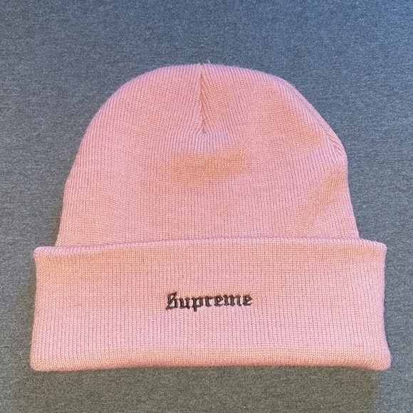 supreme centerpiece beanie